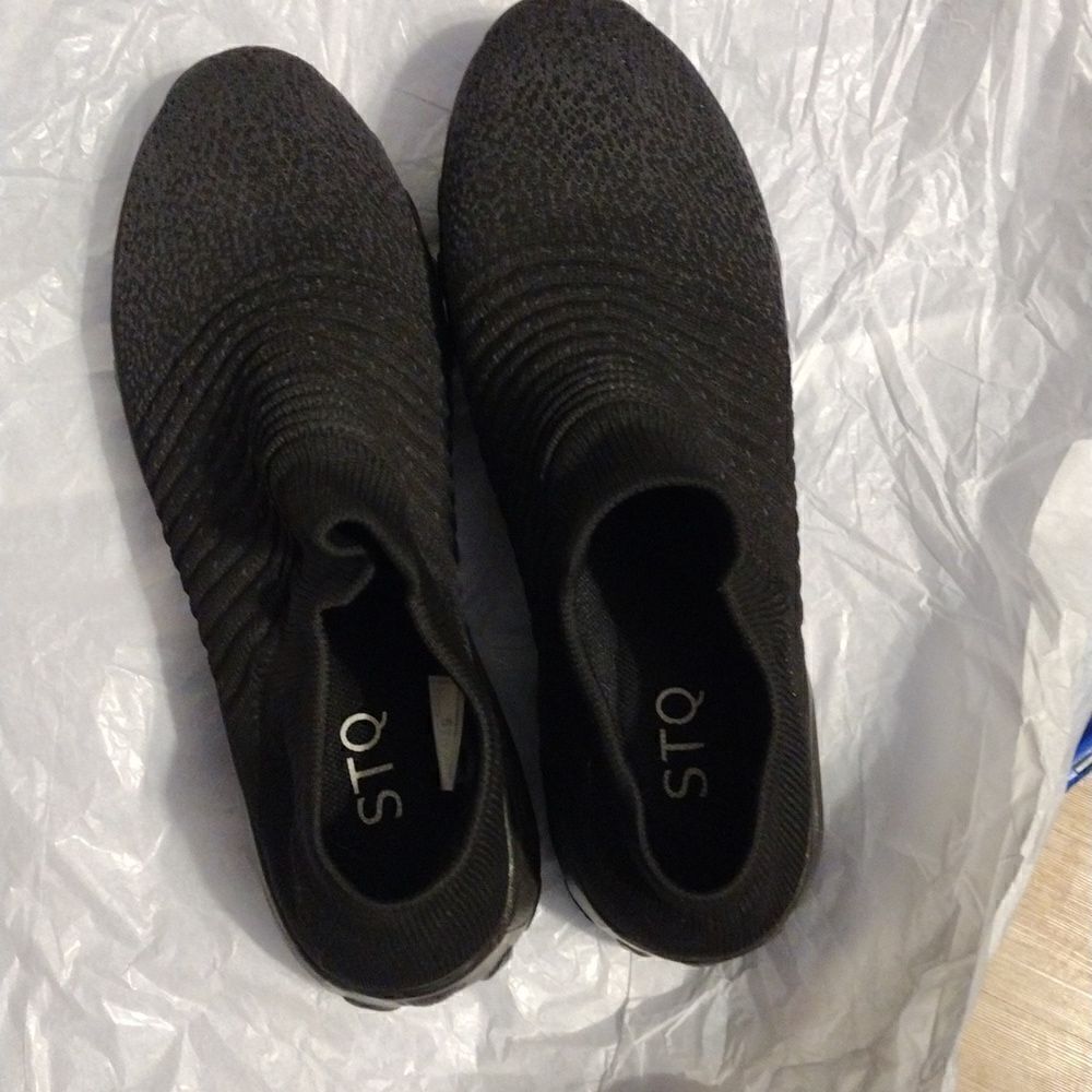 STQ slip on walking shoes